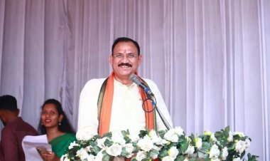 स्वास्थ मंत्री श्याम बिहारी के काफिले में अब होंगी केवल दो गाड़िया, मंत्री ने कार्यक्रम के बीच में मंच से दिया फॉलो गाड़ी और कारकेट को वापस जाने का आदेश,,,