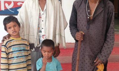 चिरमिरी पुलिस की सराहनीय पहल : रेलवे स्टेशन पर भटक रहे दो मासूम बच्चों को सुरक्षित मिलाया परिजनों से,,,