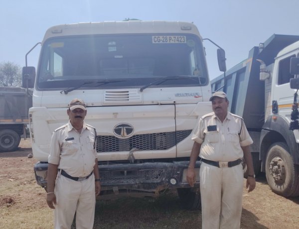 रायपुर : रेत और चूनापत्थर से भरे 3 हाईवा जब्त
