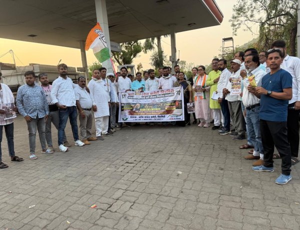 बढ़ती महंगाई एवं पेट्रोल डीजल के बढ़ते दाम के विरोध में ब्लाक कांग्रेस कमेटी हल्दीबाड़ी में केंद्र सरकार के विरुद्ध जुलूस निकालकर किया विरोध प्रदर्शन,,,