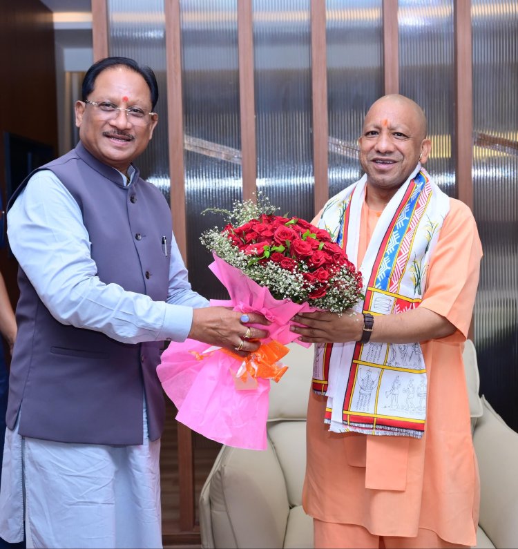 मुख्यमंत्री ने उत्तर प्रदेश के मुख्यमंत्री श्री योगी आदित्यनाथ का किया आत्मीय स्वागत,,,