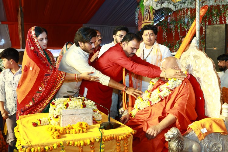 श्रीरामकथा के छठवें दिन जगद्गुरु रामभद्राचार्य ने सुनाया सुंदरकांड और राम-भरत मिलाप का भावपूर्ण प्रसंग,