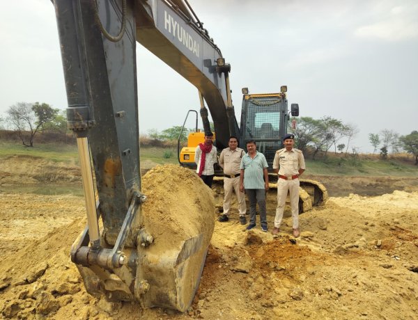 खनिज उड़नदस्ता दल का बड़ा एक्शन,  15 संदिग्ध स्थानों पर छापा, अवैध खनन-परिवहन में लगे 14 वाहन जब्त,,,