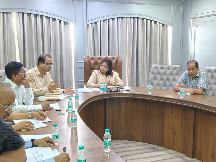 अपर मुख्य सचिव श्रीमती ऋचा शर्मा ने पंचायत एवं ग्रामीण विकास विभाग के कार्यों की समीक्षा की,  विकसित भारत अधिनियम की जानकारी जन-जन तक पहुँचाने के दिए निर्देश,  प्रधानमंत्री आवास योजना (ग्रामीण) के क्रियान्वयन में छत्तीसगढ़ की तेज गति पर जताया हर्ष,,,