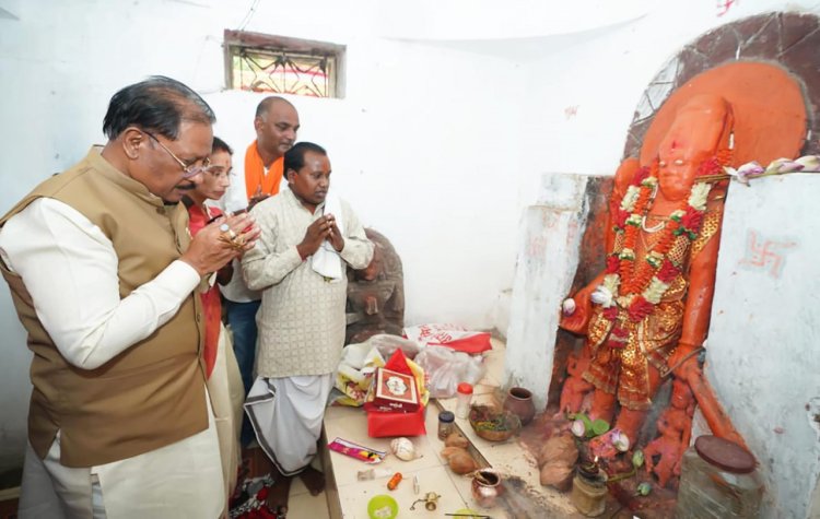 मुख्यमंत्री विष्णुदेव साय ने ऐतिहासिक चतुर्भुज विष्णु मंदिर में की पूजा-अर्चना, प्रदेश की सुख-समृद्धि की कामना  